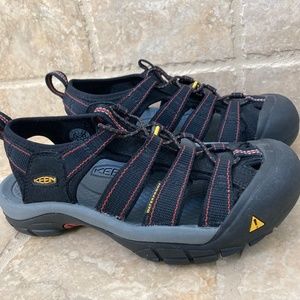 Keen Newport H2 Women’s Black with Red Stitching